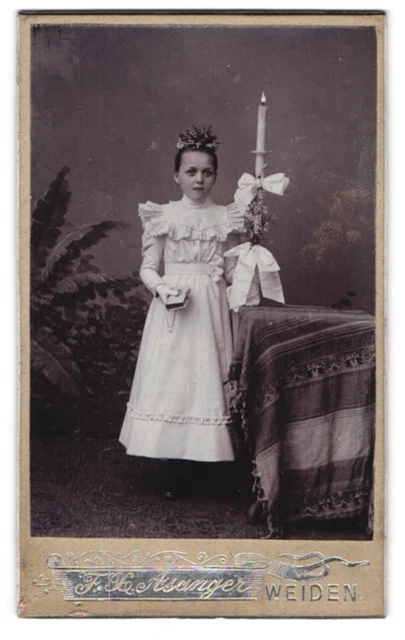 Fotografie F. X. Asanger, Weiden, Bahnhofstr., junges Mädchen im schicken Kleid