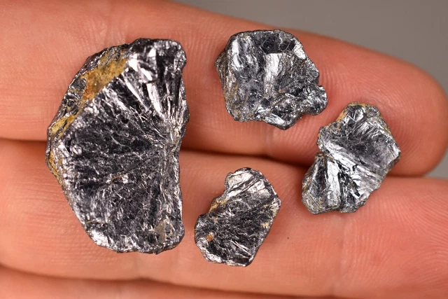 4 *AUSTRALIAN MOLYBDENITE* Specimens 1-3cm 7.9g Natural Rough Kingsgate NSW 4 *AUSTRALIAN MOLYBDENITE* Specimens 1-3cm 7.9g Natural Rough Kingsgate NSW