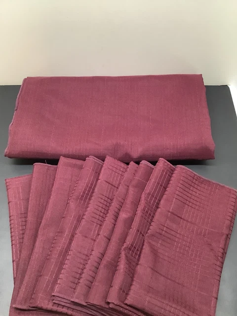 Mantel de arándano (60x120) y 8 servilletas (20""s2) 100 % poliéster en buen estado