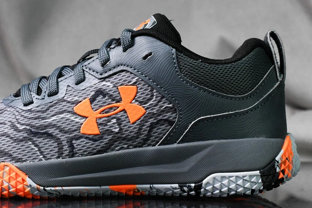 Under armour mainshock clearance grade school