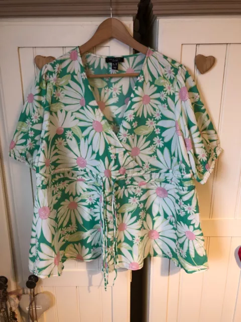 Lovely Ladies Floral Top From New Look Size 18 20