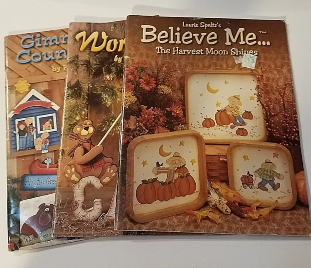 Tres libros de instrucciones de pintura artesanal decorativa con patrones de carpintería