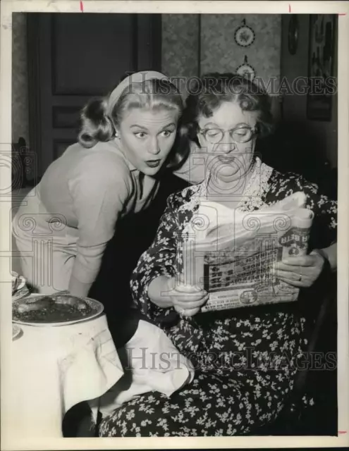 1957 Press Photo Joan Canfield with other actress in "Sally" series - hcp26561