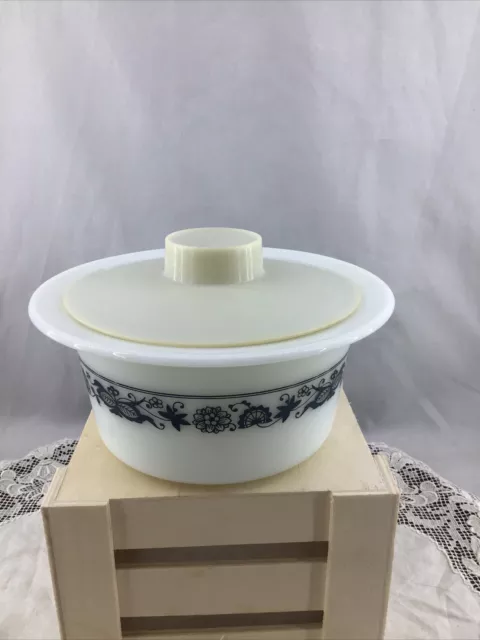 Pyrex Old Town Blue Corelle Butter Tub Margarine Round Container Bowl with Lid