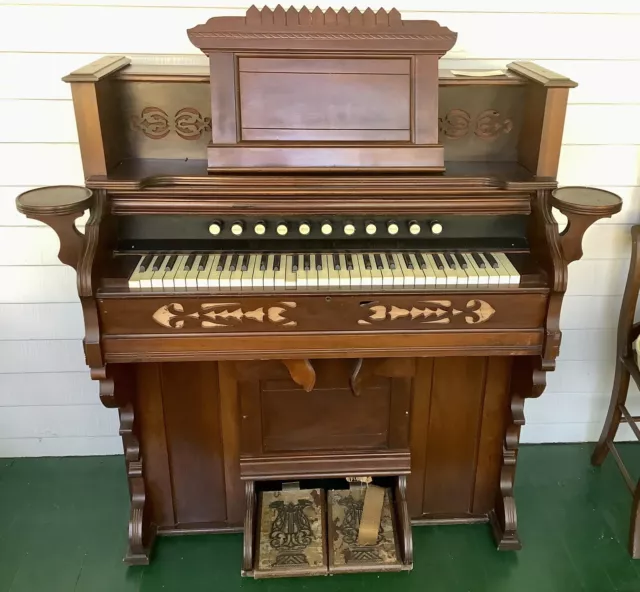 1890-1900 Antique Pump Organ by Chicago Cottage Organ Co. Beautiful. Original.