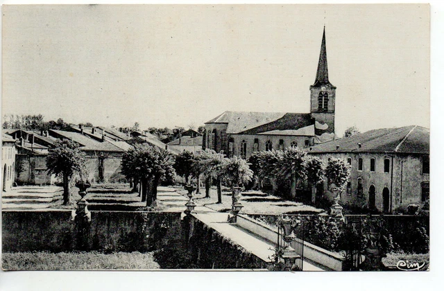FLEVILLE - Meurthe et Moselle - CPA 54 - vue sur la commune - entrée du chateau