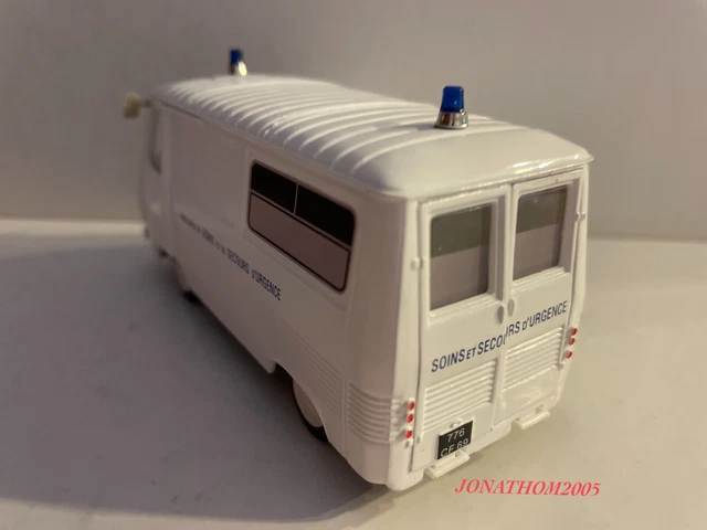 Peugeot J7 ambulance croix-rouge NOREV