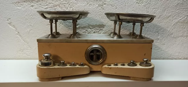 Antike SELTENE Balkenwaage Marmorplatte ,P. Uno Chilog  Italien mit Gewichtssatz