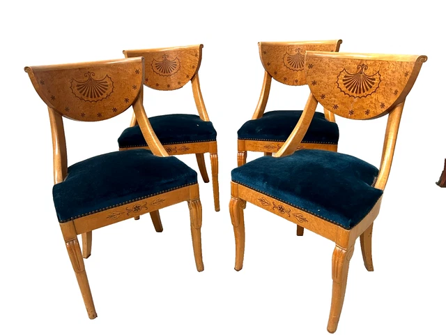 Suite de six chaises gondoles en placage d'érable incrusté d'amarante à