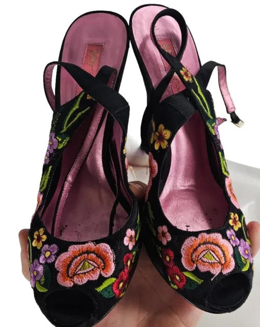 Betsey Johnson Womens Black Floral Embroidered Vintage Pump Heels 9M