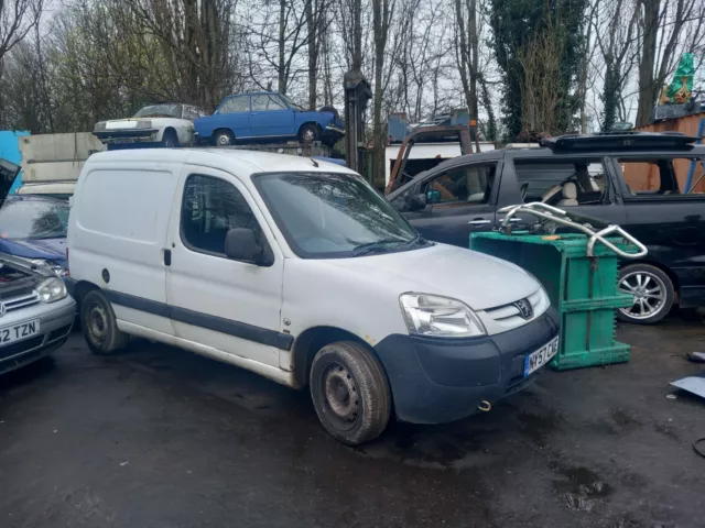 Peugeot Partner 2008 breaking spares alloy wheel Nut