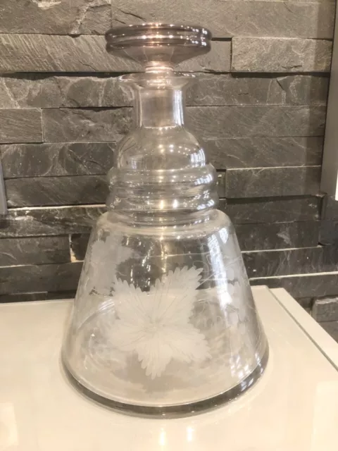 Carafe ancienne en verre cloche motifs feuille de vigne - Eau / liqueurs / Jus