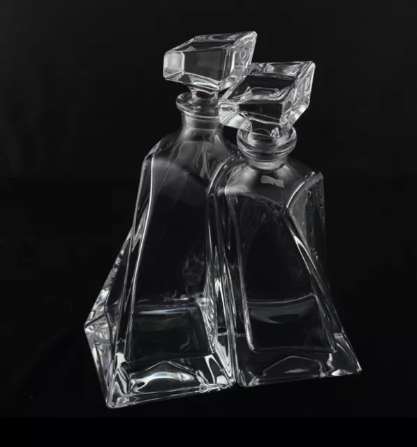 Twisted Tower Design Glass Whisky Decanter Wine Bottle Bar Bottle Carafe 570ml