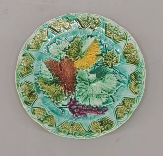 9145043 Ceramics Majolika Plate Art Nouveau Vine Decoration