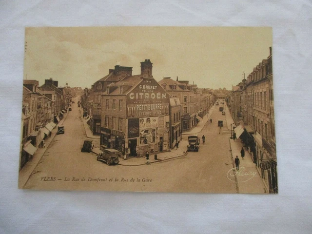 Cpa Orne 61 Flers Rue De Domfront Et La Rue De La Gare
