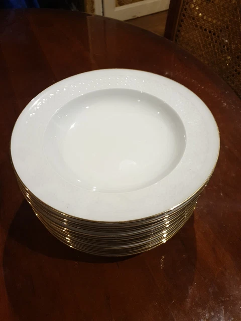 Ensemble de 20 assiettes creuses et plates Moulin des Loups, modèle