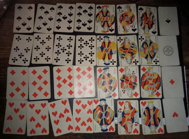 CARTE A JOUER "ancien" représentant motos des année 1970 à 1980. EUR 12