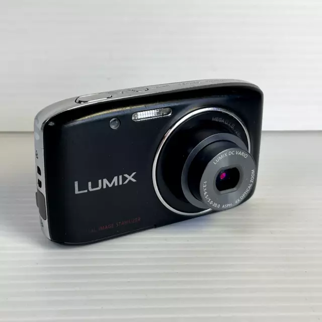 Panasonic LUMIX DMC-S2 14.1MP Digital Camera & Charger