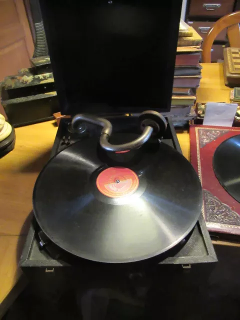 Ancien Gramophone marque J.Chotard  Paris avec disques Fonctionne parfaitement