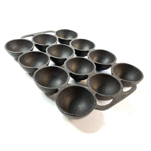 Vintage Unmarked Wagner  Round Bottom Gem Pan Style 12 Cup Pop Over Pan