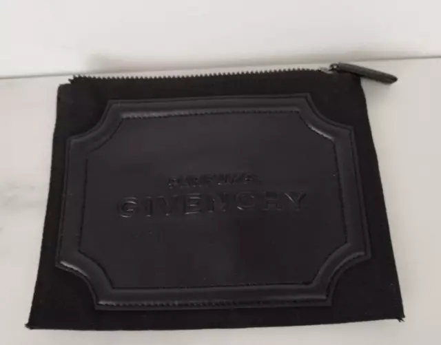 GIVENCHY Black zip pouch Trousse noire zippée bi-matière authentic 18 x 14,5 cm