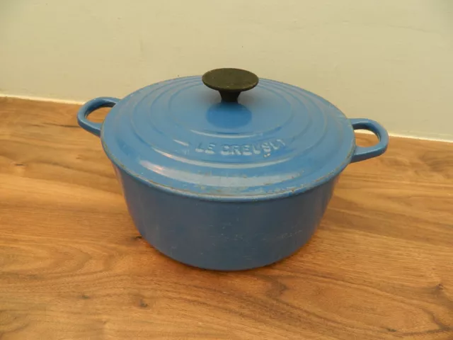 le creuset cast iron  casserole dish and lid - blue  finish - size 24