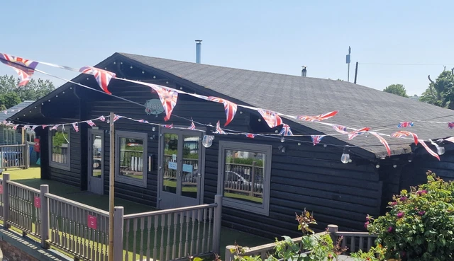 Solid log building/ Cabin 50ft x 30ft 1500sq ft Uk manufacture Bar, Venue, House Solid log building/ Cabin 50ft x 30ft 1500sq ft Uk manufacture Bar, Venue, House