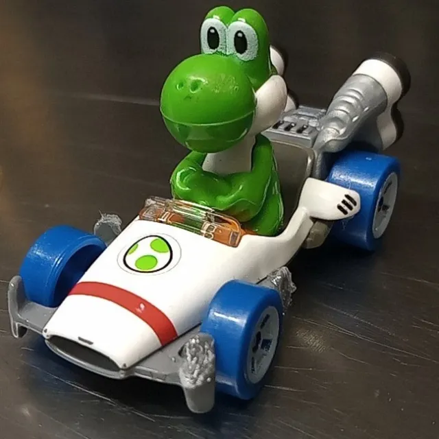 Hot Wheels Mario Kart Green YOSHI B DASHER Car Die-cast Mattel Toy