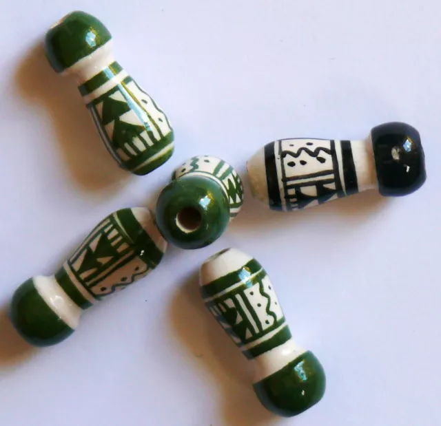 5 Handbemalte Keramik Perlen 22 mm grün weiß schwarz Kegel Rasta Schmuck basteln