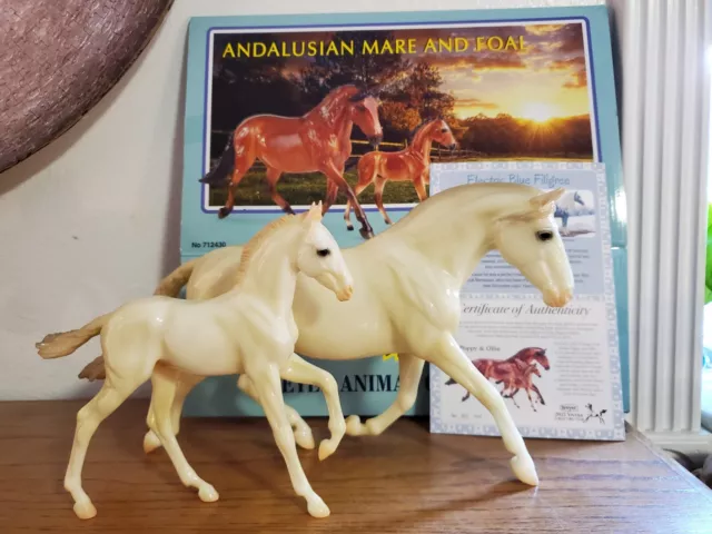 Breyer Vintage Club 2022 Poppy and Ollie Alabaster Perlino