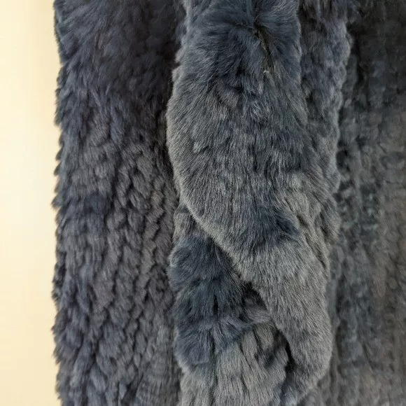 VINCE. Vest Womens Extra Small XS Blue Rabbit Fur Open Front 2