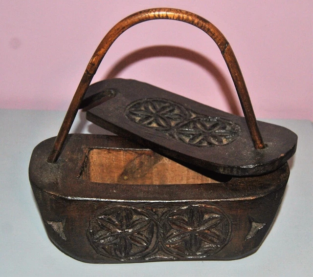 Boîte à Sel Ancienne En Bois Sculpté - Art Populaire Provençal Début XXe Siècle