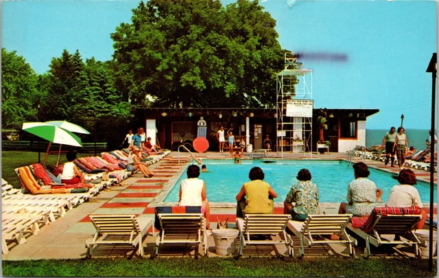Gratiot Inn Beach Resort Pool Area Port Huron Michigan MI Unposted Postcard