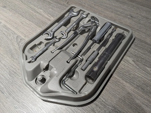 GENUINE ORIGINAL BMW E30 320i 325i Boot Tool kit tray holder complete ...