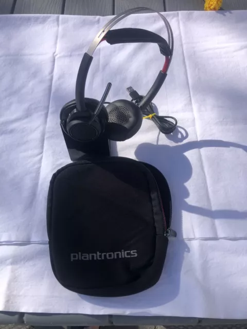 Plantronics (Poly) Voyager Focus UC Wireless Headset w/ChargingStand, &CarryCase