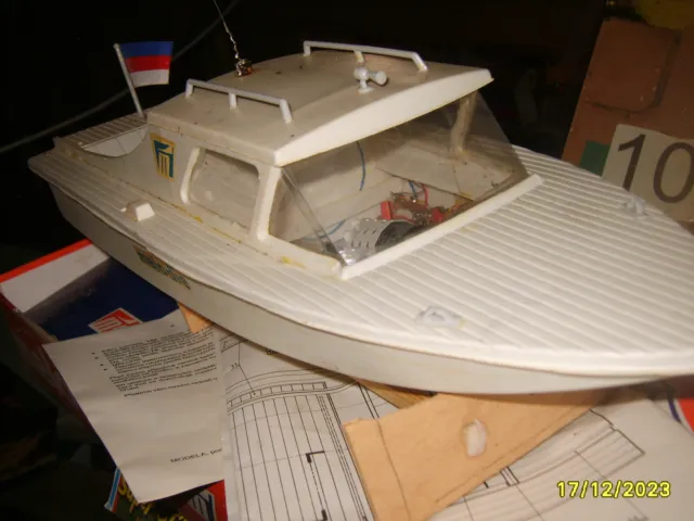 Motorboot RC MELODIE- v MODELA 1:12  m. E-Motor u.mit RC  1980 kein Graupner