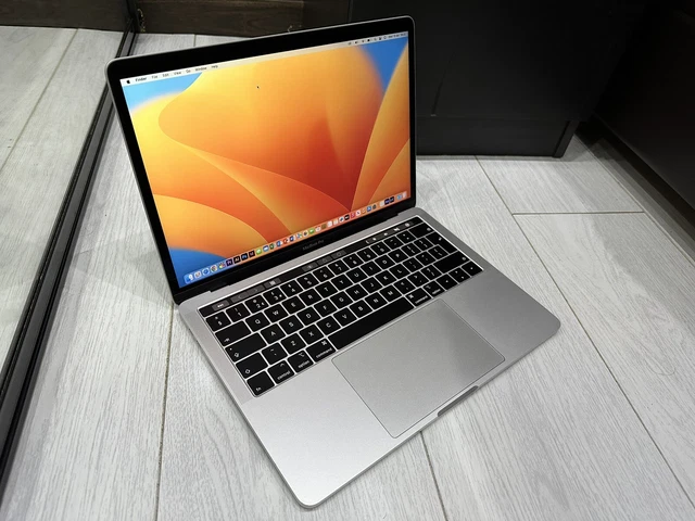 Apple MacBook Pro Retina 13.3" 2019 - 256GB SSD 16GB Ram 2.4GHz Core i5 - Silver