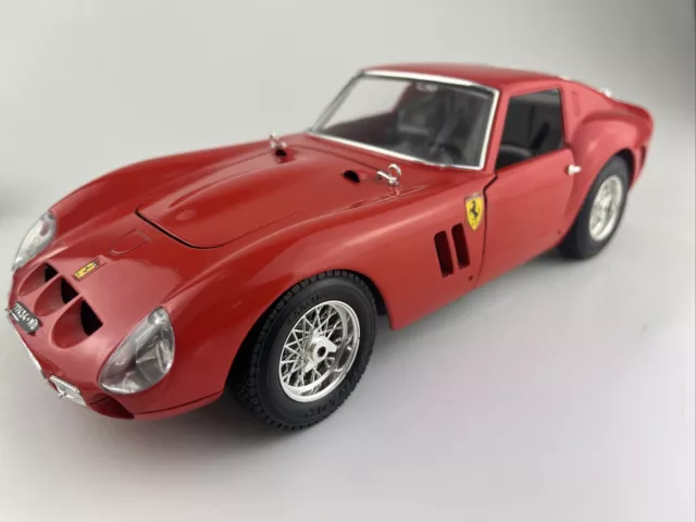 #S17 BbURAGO 1:18 - FERRARI - 250 GTO 1962 *RED*