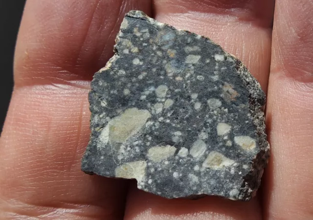 Mond Meteorit NWA 11273, lunar, Fund 2017, Sahara, Fragmentscheibe, 3gr