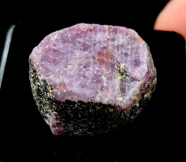 Pietra preziosa grezza sciolta grezza di rubino rosso naturale non...
