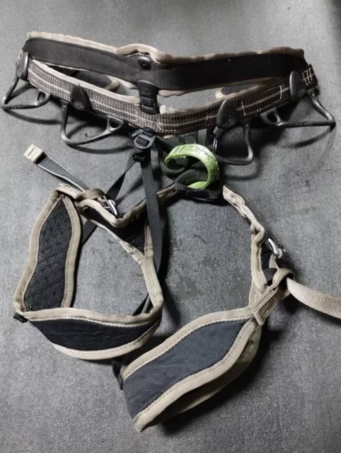Petzl Calidris  Climbing Harness Size 1, With Prana Chalk Bag, Omega Carabineer+ 3