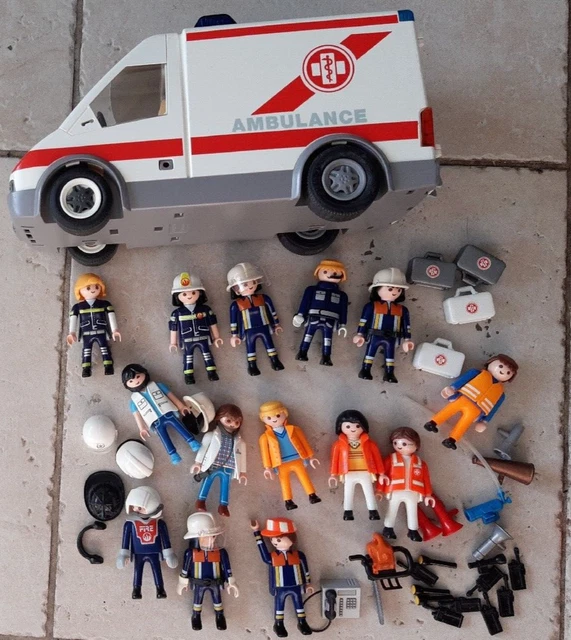 playmobil  lot ambulance, pompier, personnages et accessoires divers