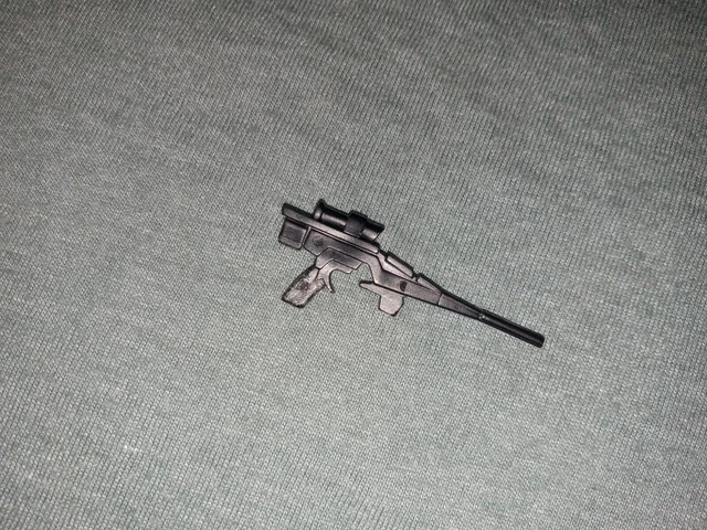 Matchbox or Harmony Gold(?) Robotech "Dana Stèrling" rifle weapon accessory