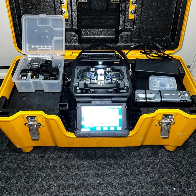 Fujikura FSM-90R Fusion Splicer Kit W/ CT-50 Cleaver & RS03 Stripper