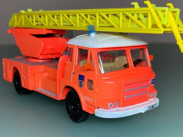 Camion Citerne Saint Gobain - Corgi Toys 1/50 - Renault Saviem JL - Série Limitée NEUF