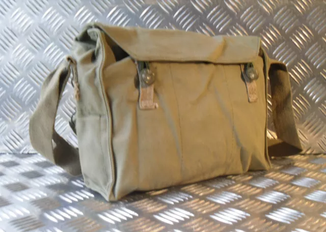 Genuine Army, Vintage Gas Bag. Side / Shoulder / Messenger Bag - G1