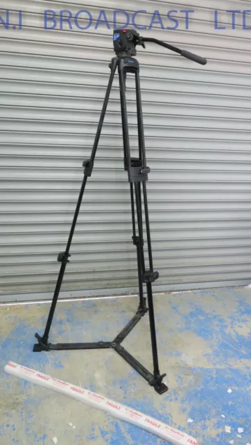 Vinten pro 5 tripod head with tripod legs and carrying case  Lovely condition