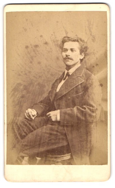 Fotografie Otto Reitmayer, München, Kaufingerstr. 9, Portrait junger Mann im An
