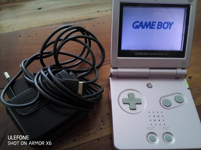 Ancienne Console De Jeu Game Boy Avance SP couleur vieux rose
