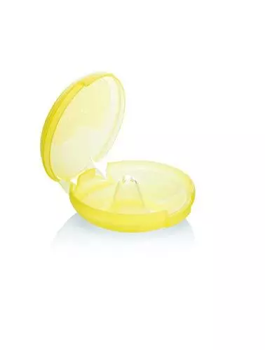 Medela 16 mm Contact Nipple Shields with Case (Small, 16mm nipple shield) 3